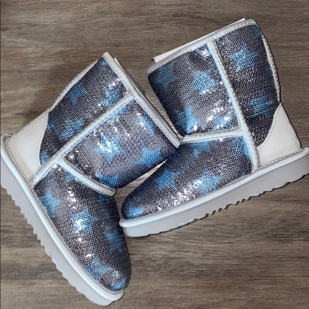UGG T-Classic Short II Sequin Star Boots Size 11